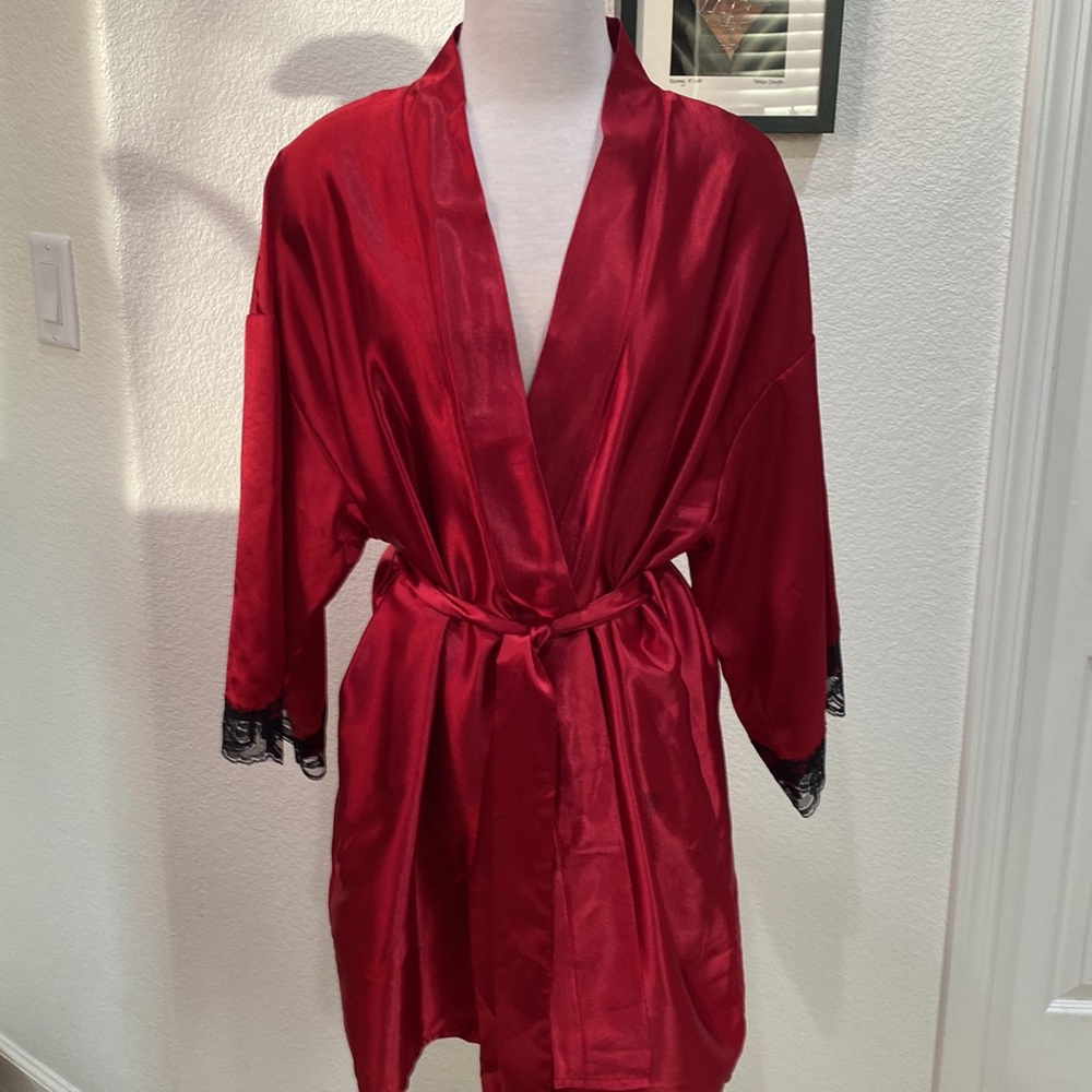 NWT Fredericks of Hollywood Robe